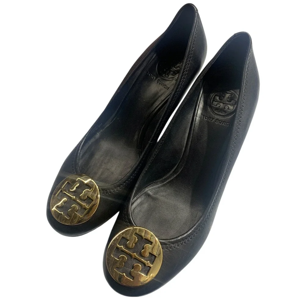 Tory Burch Black Leather Wedge Pumps Gold Logo Round Toe Women's‎ Size 8M
